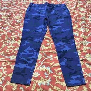 GAP. - Blue camouflage khakis